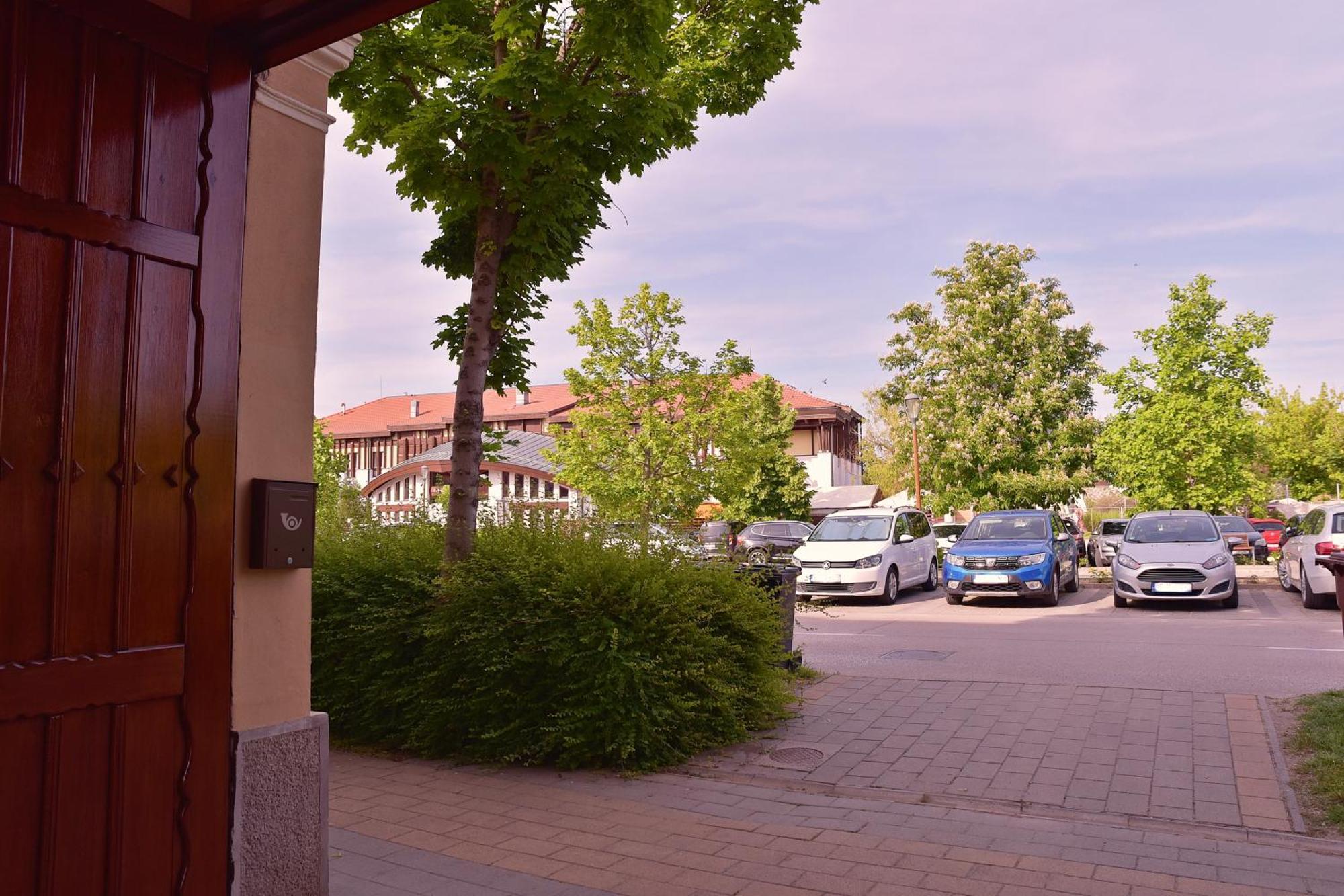Makotel Apartmanház Esterno foto