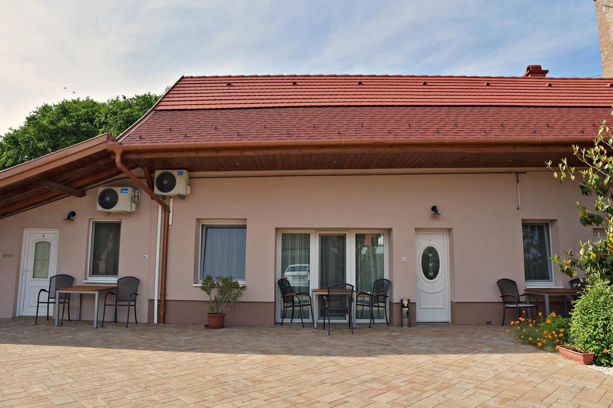 Makotel Apartmanház Esterno foto
