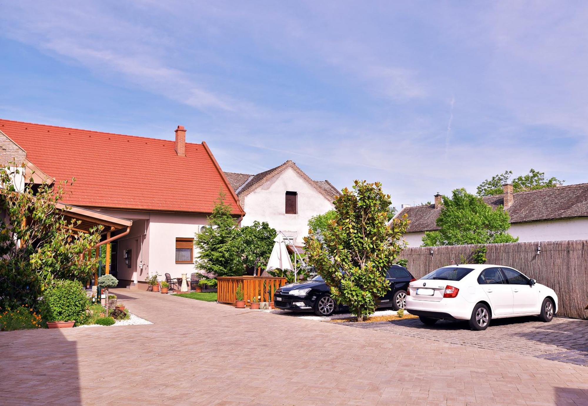 Makotel Apartmanház Esterno foto