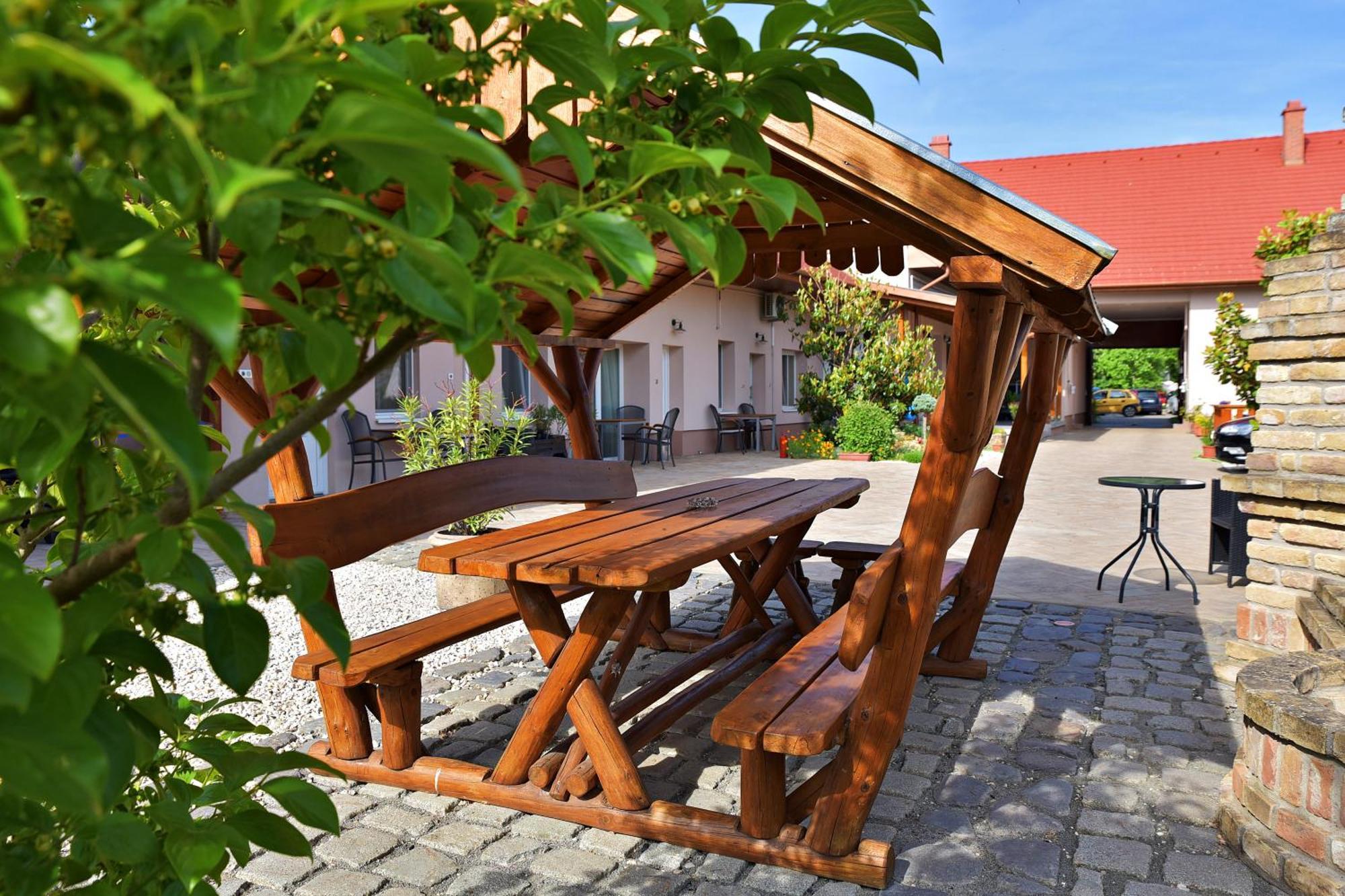 Makotel Apartmanház Esterno foto