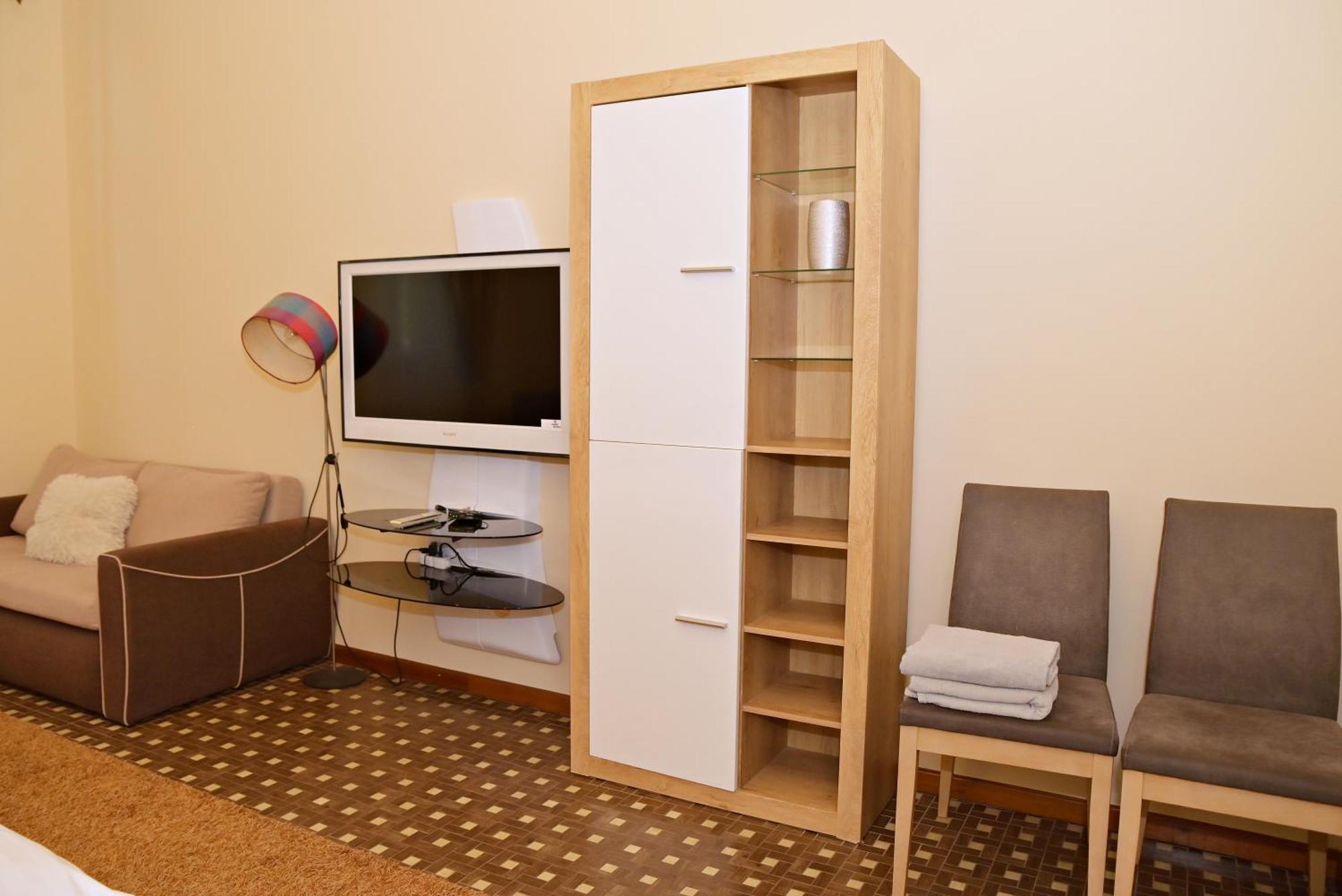 Makotel Apartmanház Esterno foto