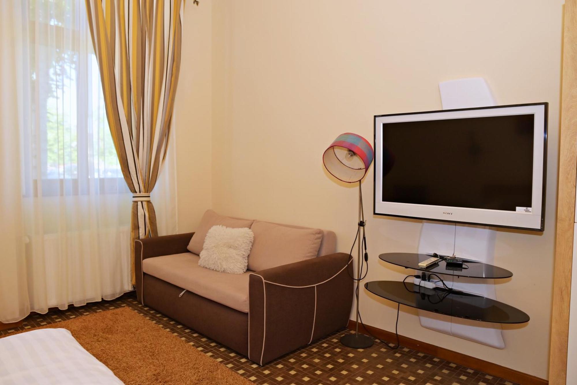 Makotel Apartmanház Esterno foto