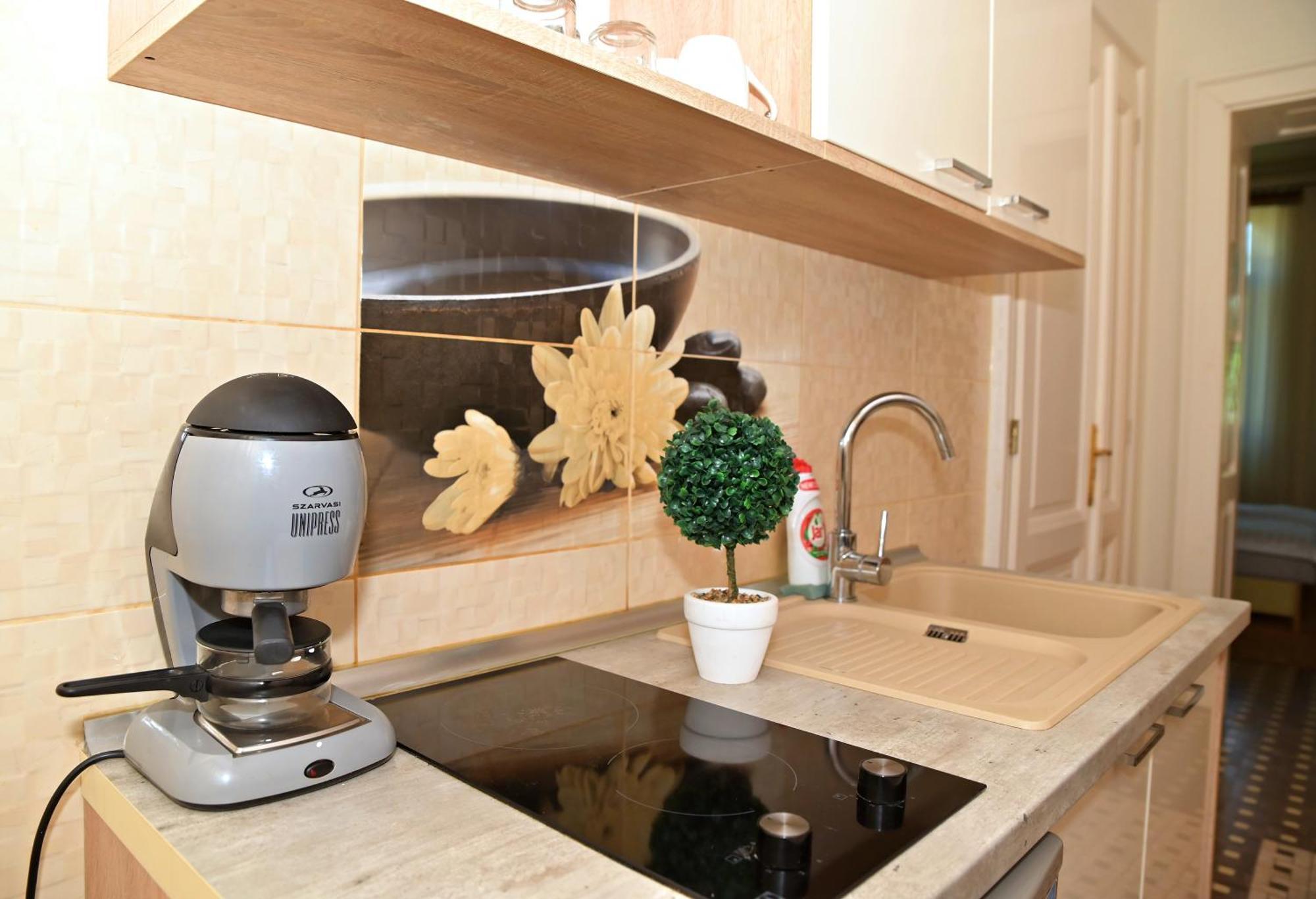 Makotel Apartmanház Esterno foto