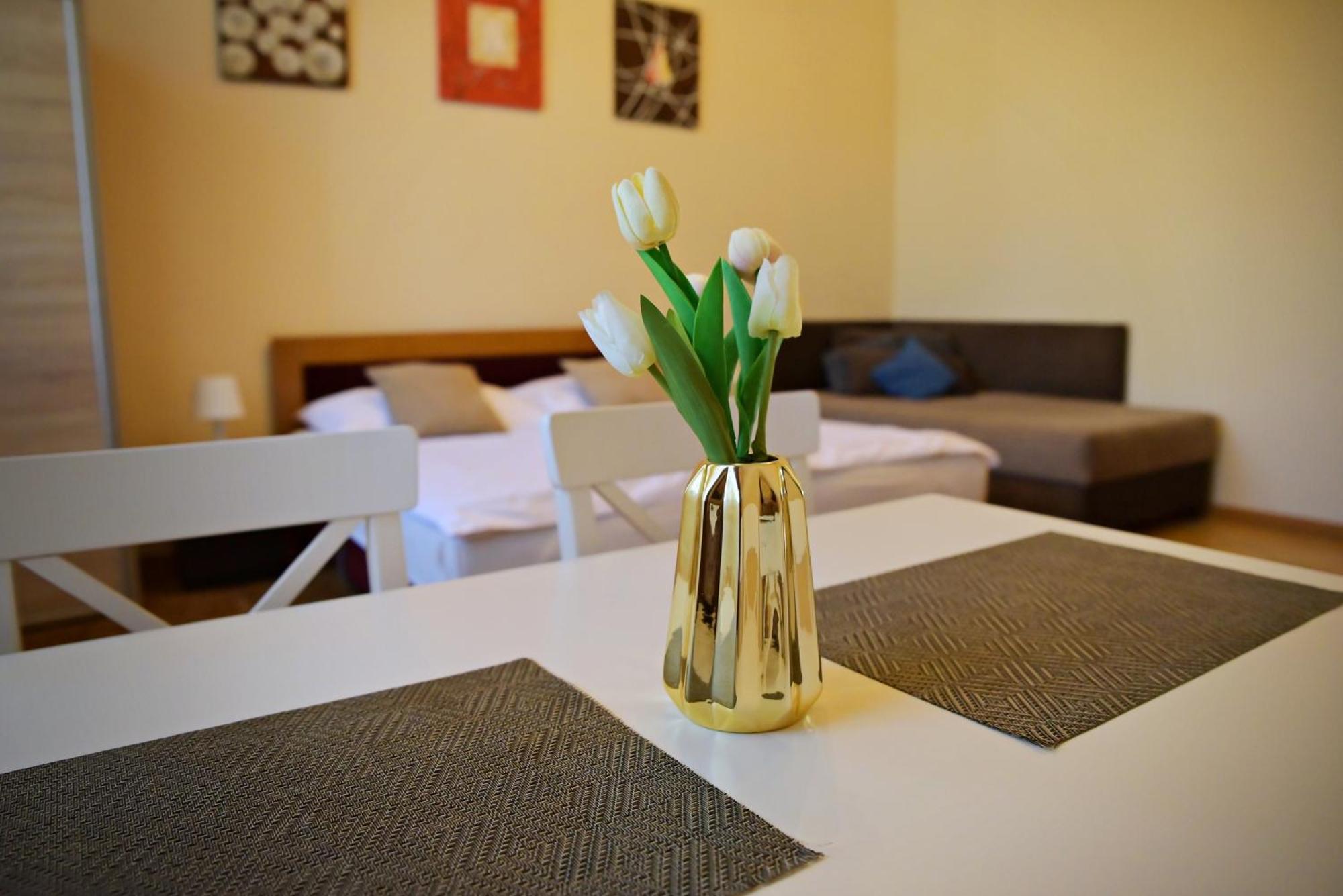 Makotel Apartmanház Esterno foto