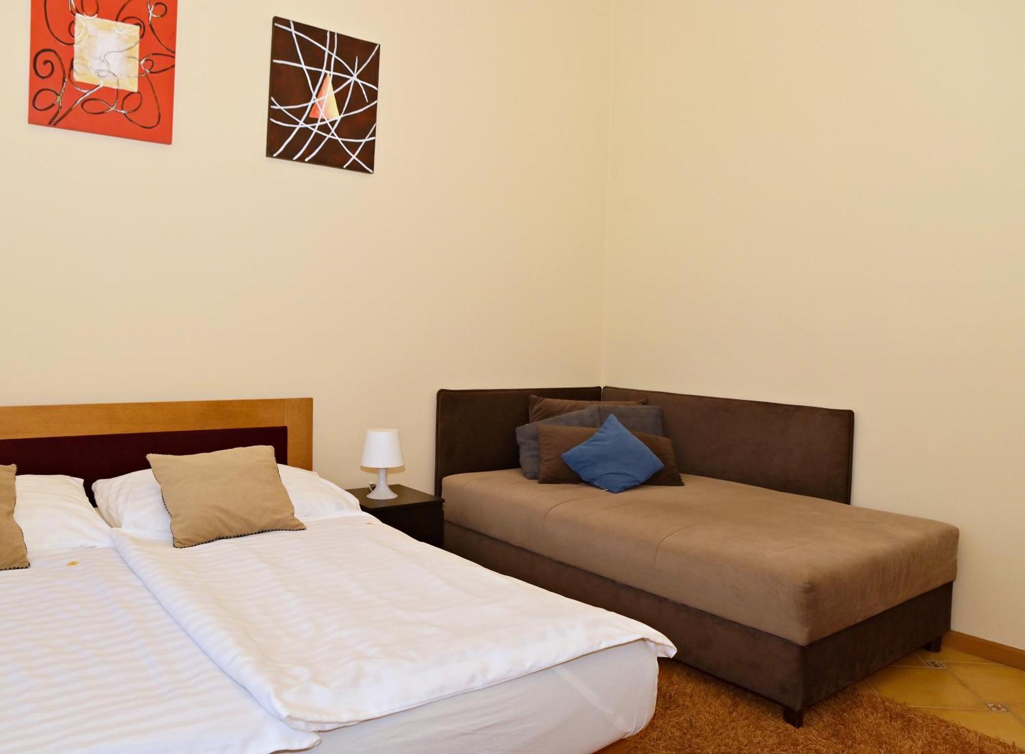 Makotel Apartmanház Esterno foto