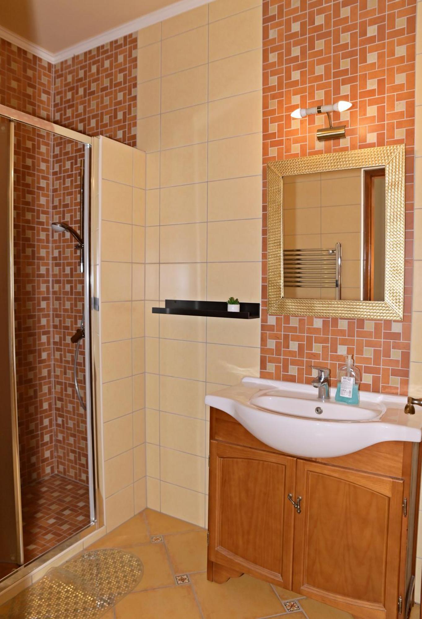 Makotel Apartmanház Esterno foto