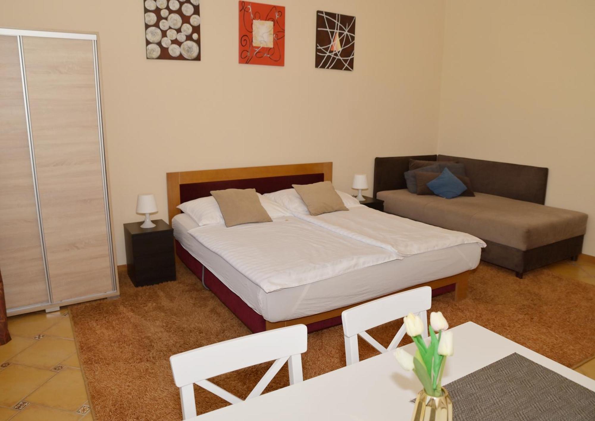 Makotel Apartmanház Esterno foto