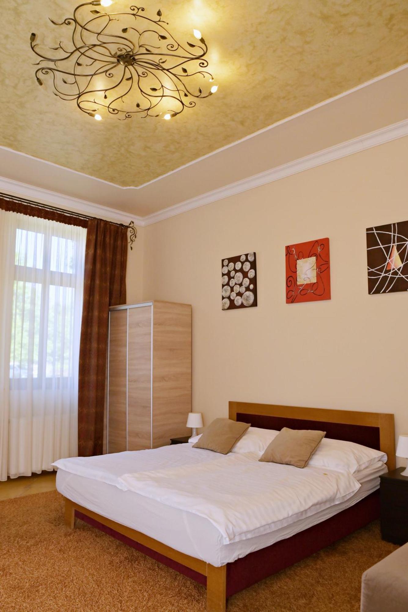Makotel Apartmanház Esterno foto