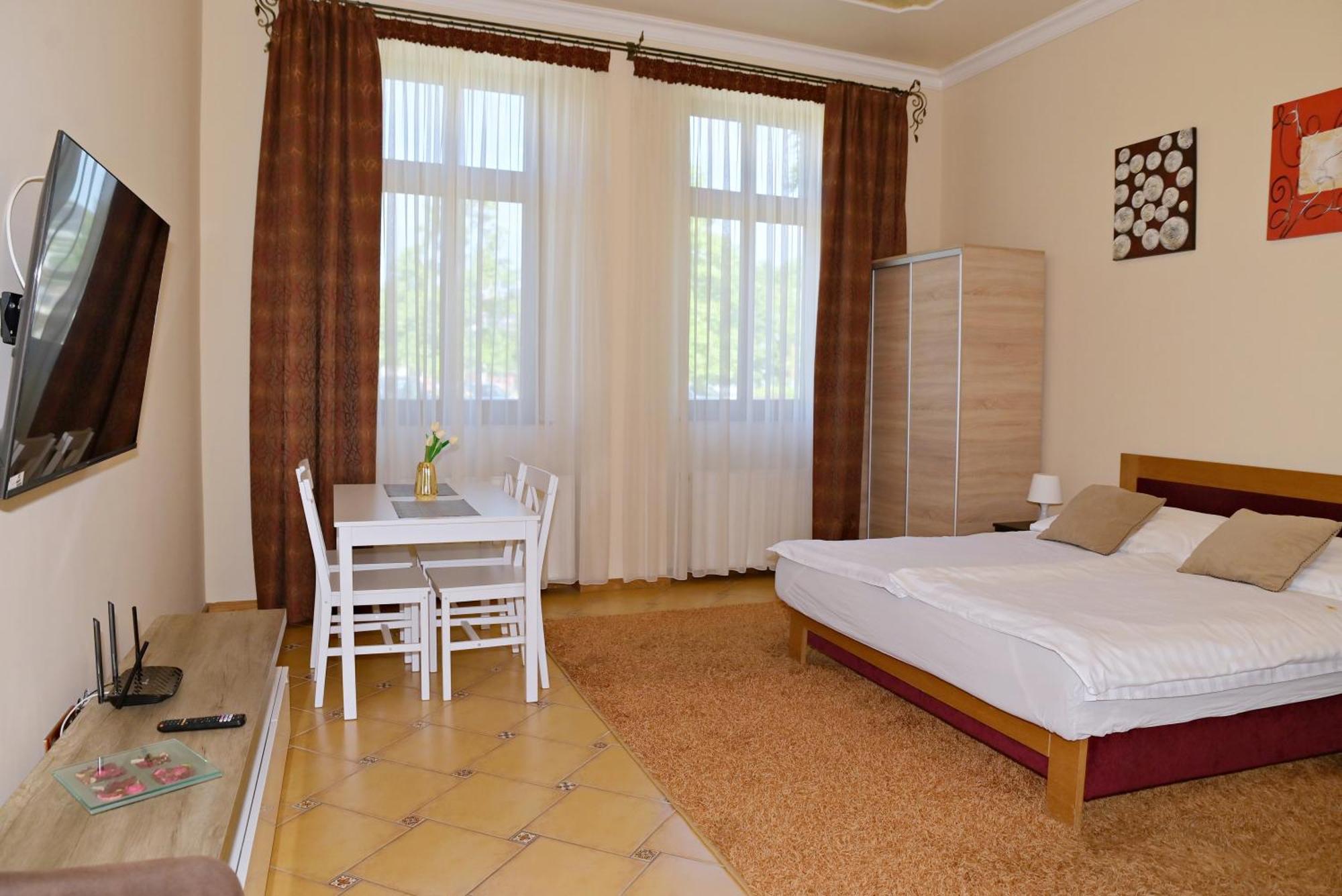 Makotel Apartmanház Esterno foto
