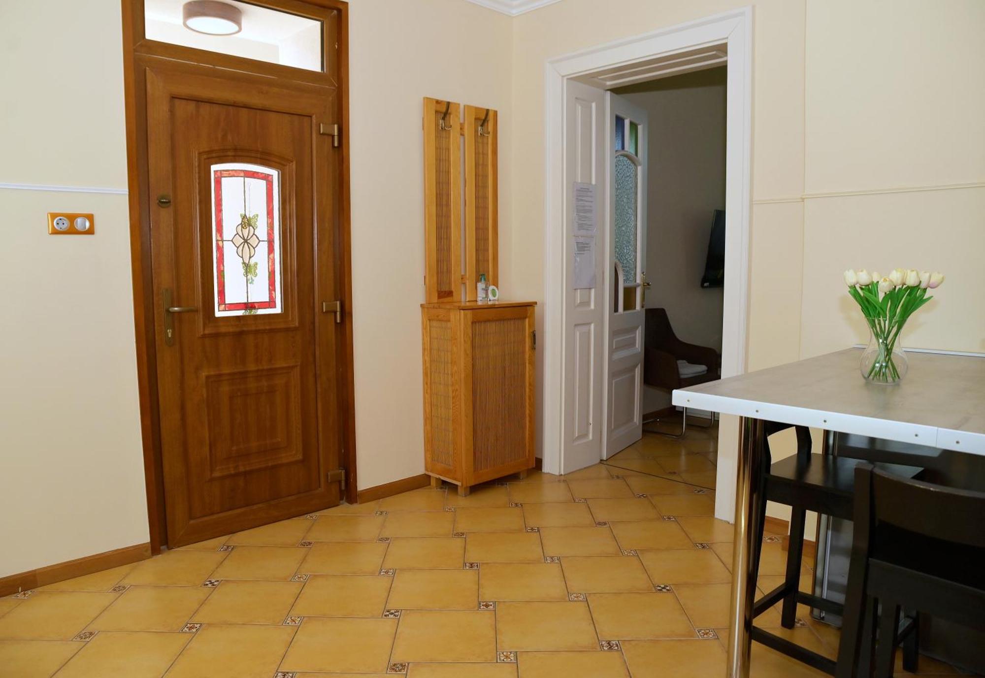 Makotel Apartmanház Esterno foto