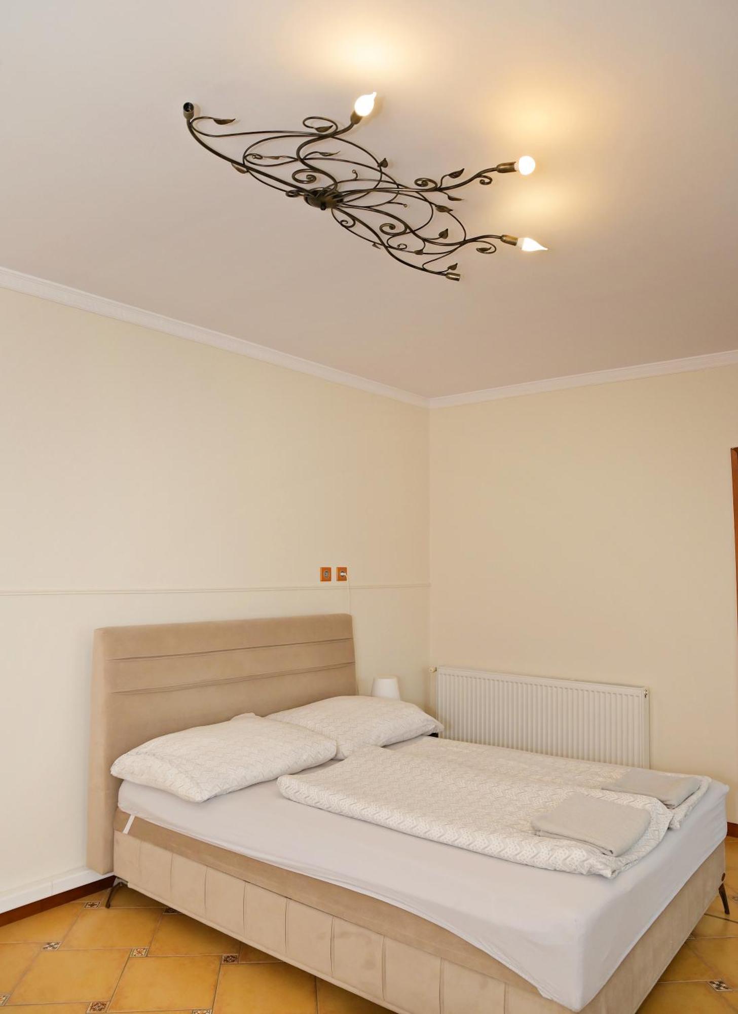 Makotel Apartmanház Esterno foto