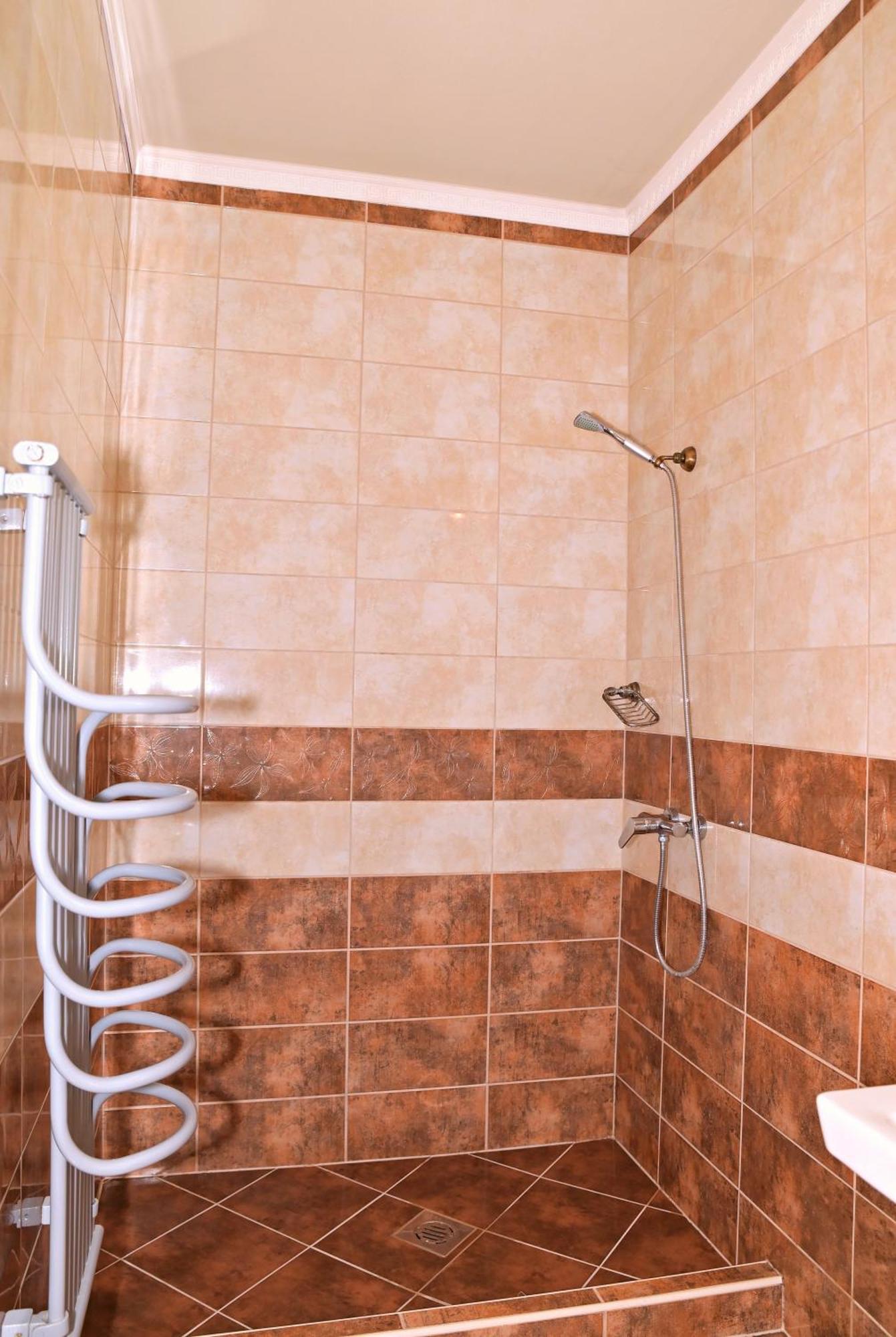 Makotel Apartmanház Esterno foto