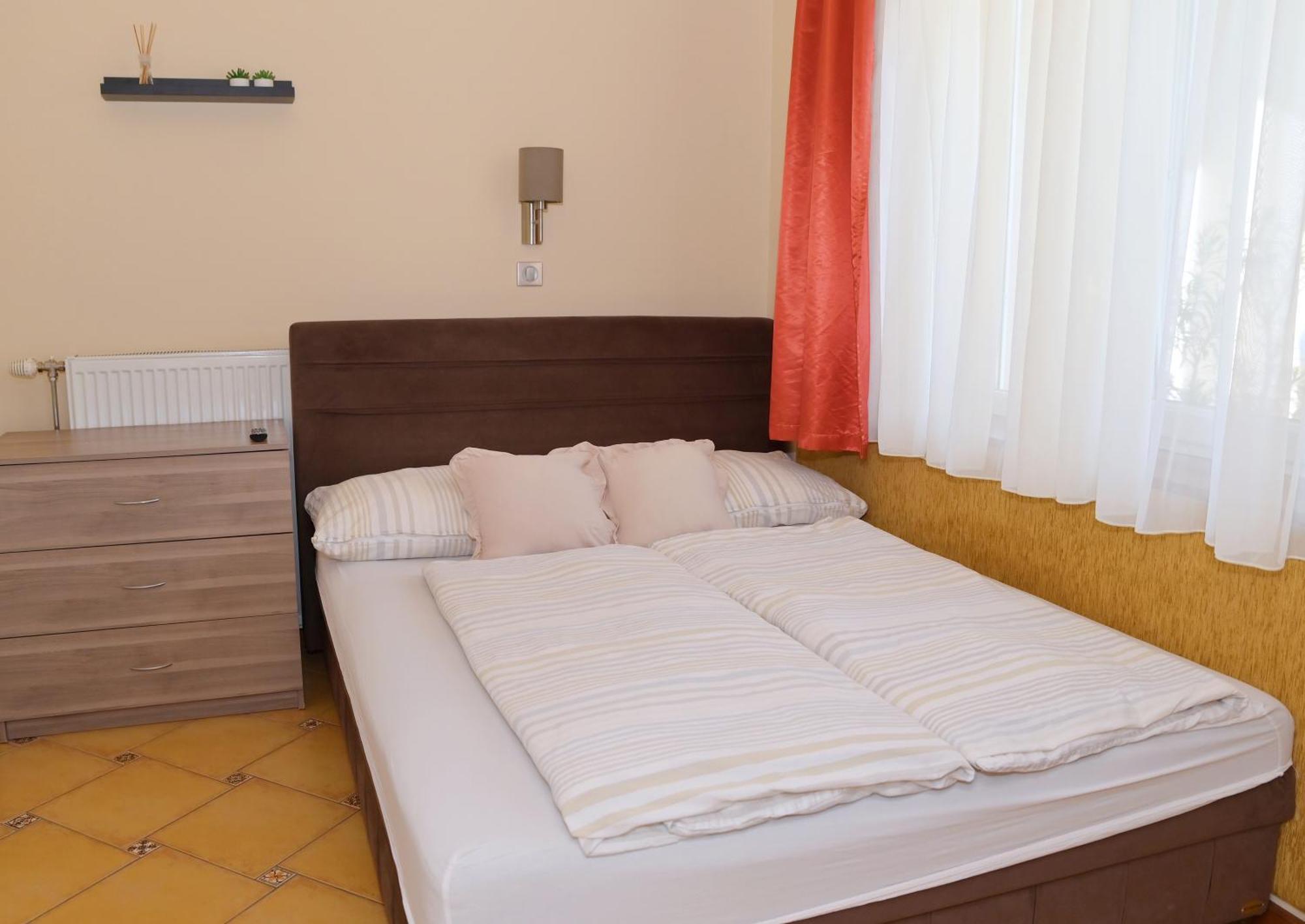 Makotel Apartmanház Esterno foto