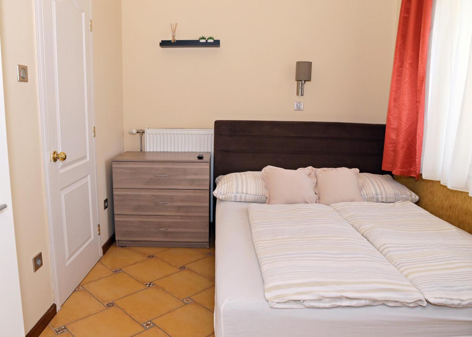Makotel Apartmanház Esterno foto