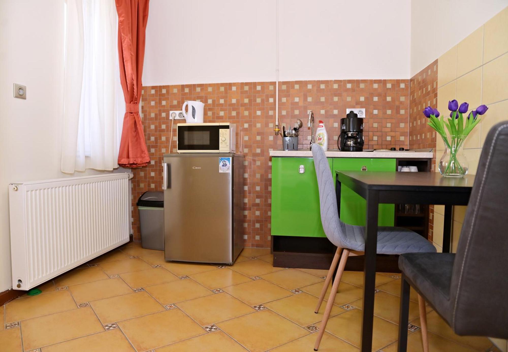 Makotel Apartmanház Esterno foto