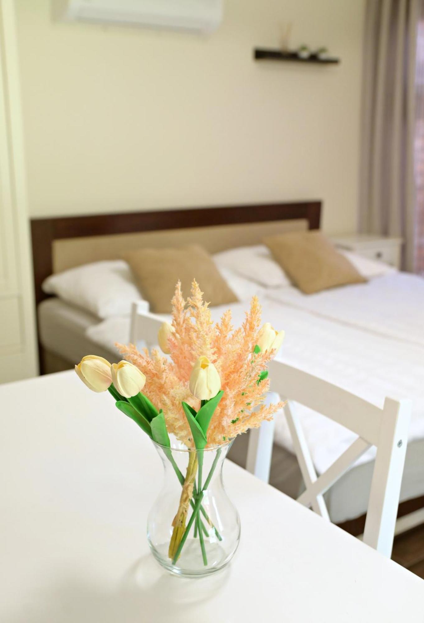 Makotel Apartmanház Esterno foto