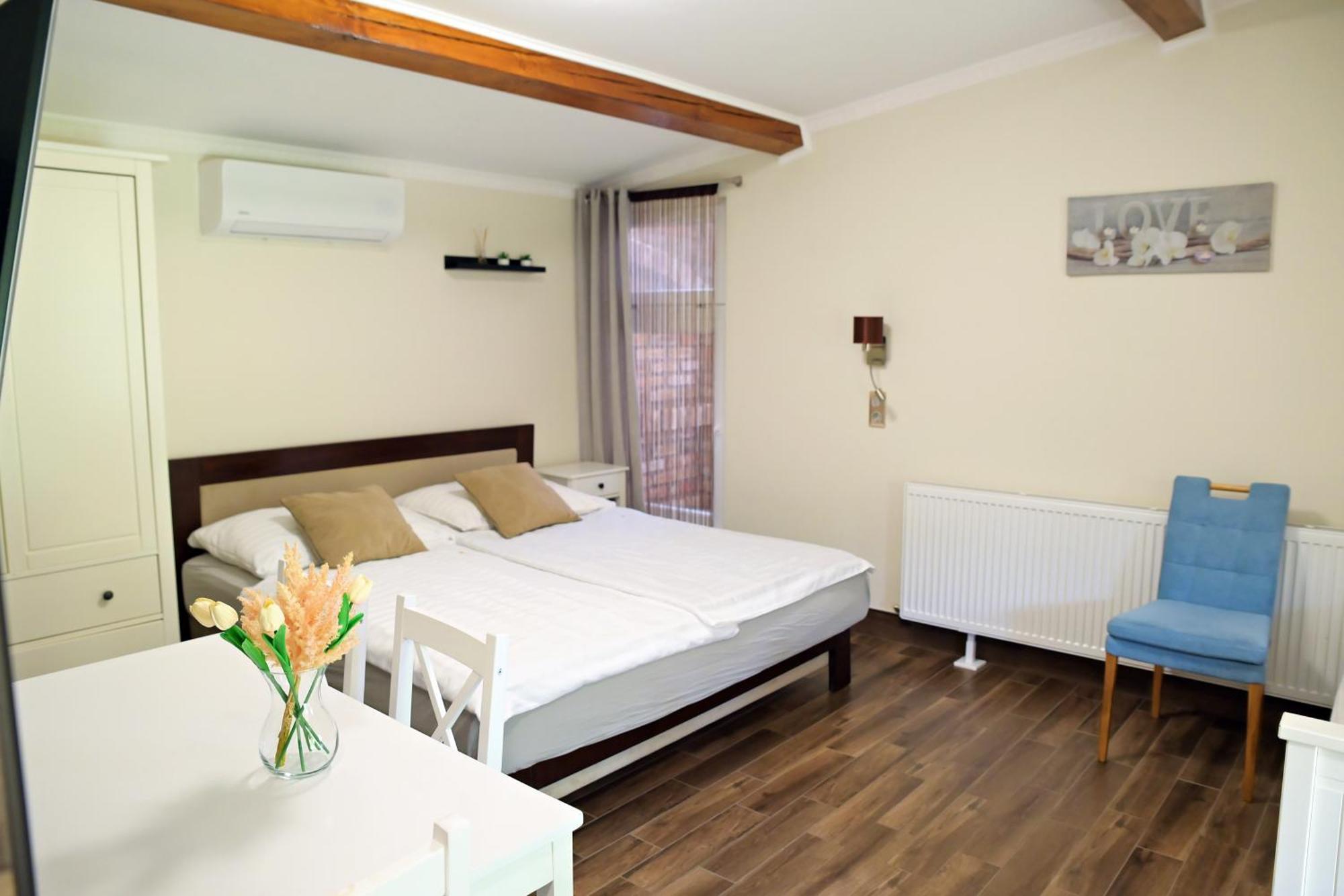 Makotel Apartmanház Esterno foto