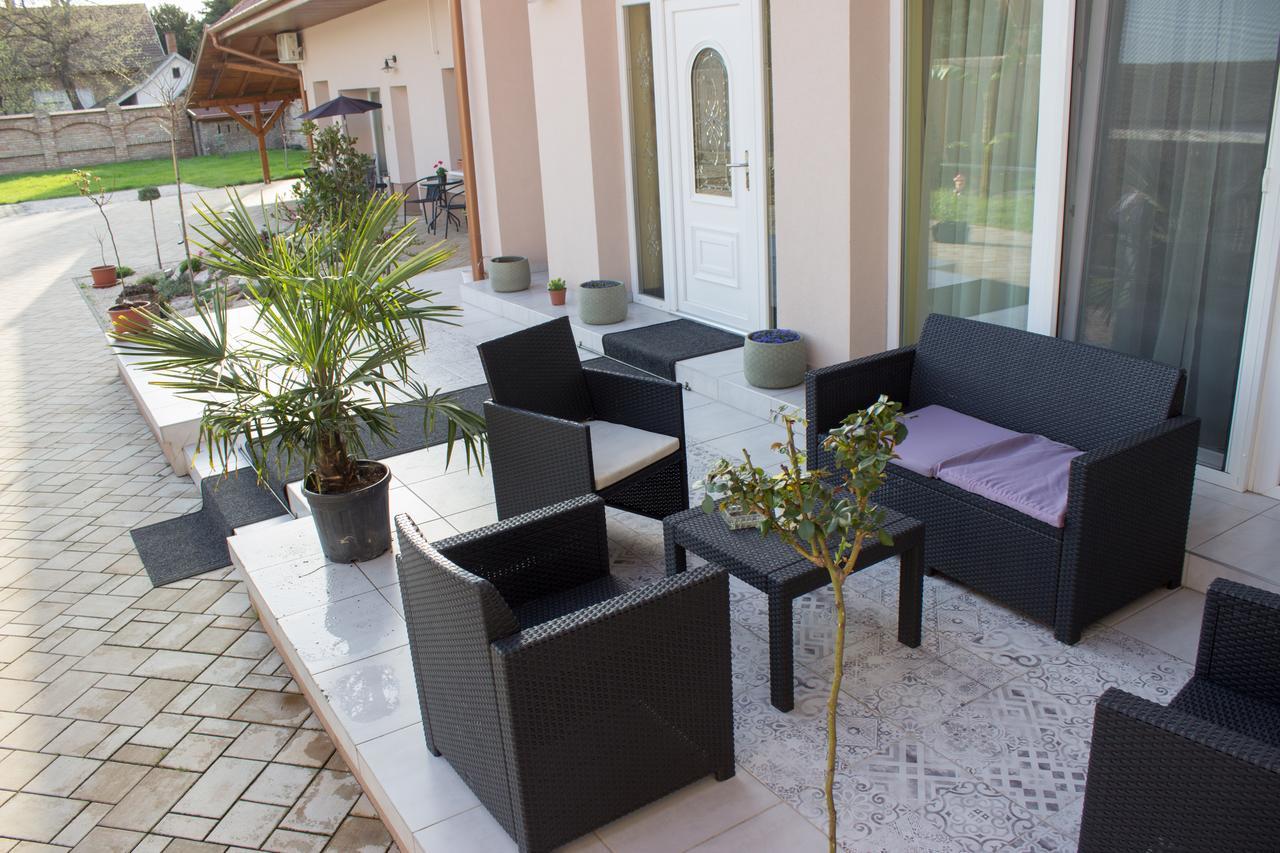 Makotel Apartmanház Esterno foto